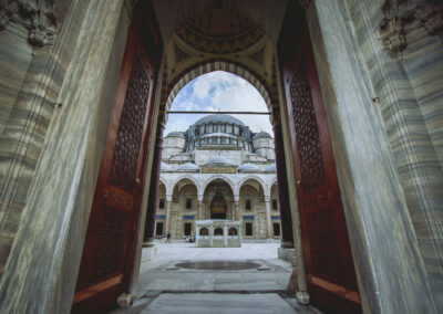 Üç Sultan, Üç Anıt